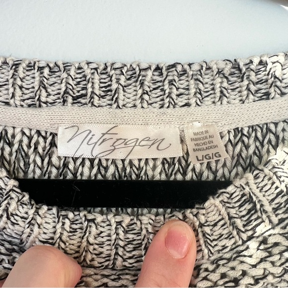 Gorgeous knit slightly cropped salt and pepper sweater - Picture 3 of 5